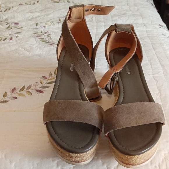 Shoes - Picture 2 of 2